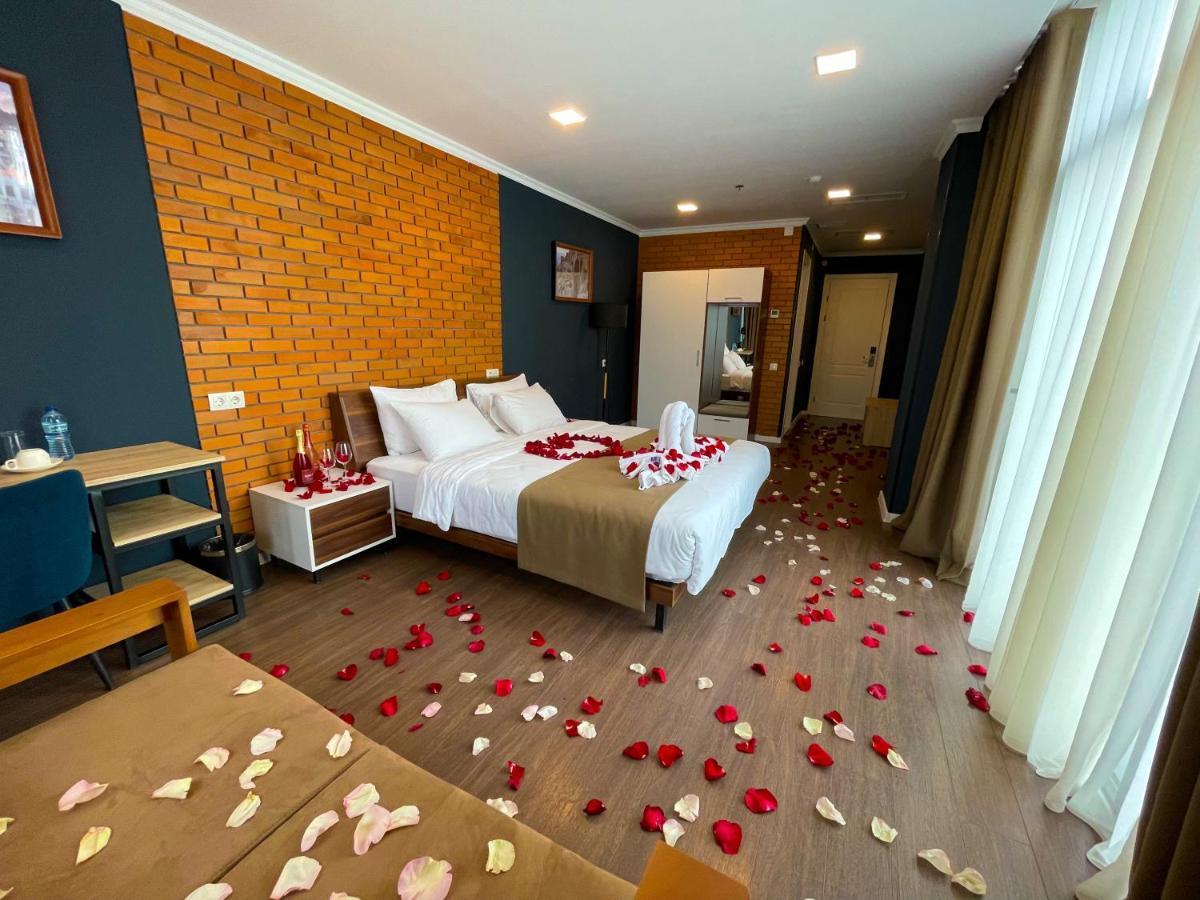 Bricks Hotel Tbilisi Esterno foto