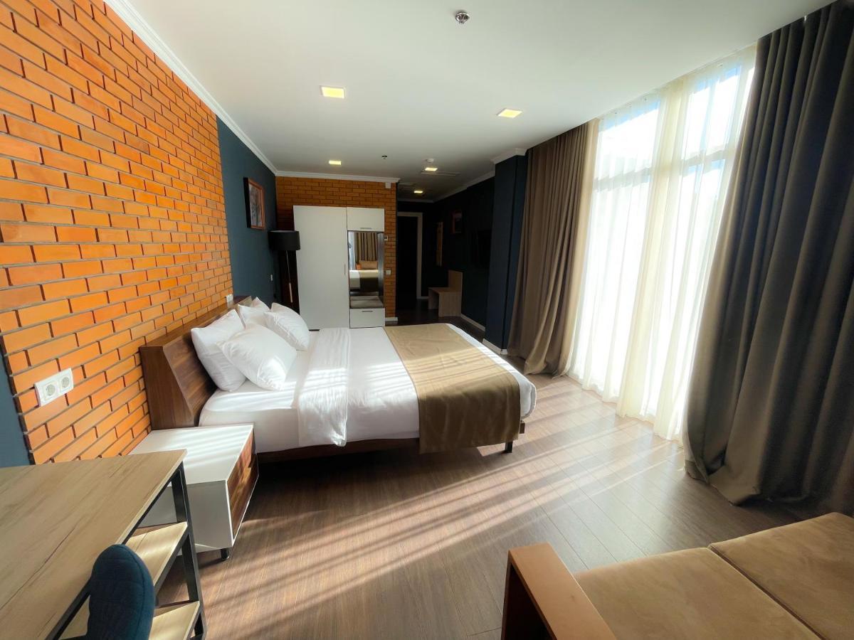 Bricks Hotel Tbilisi Esterno foto