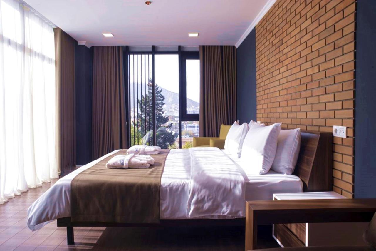 Bricks Hotel Tbilisi Esterno foto
