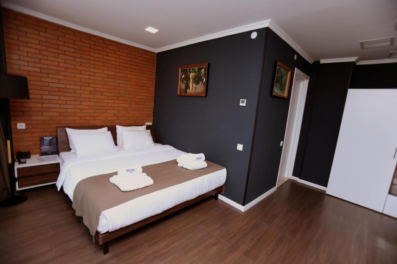 Bricks Hotel Tbilisi Esterno foto