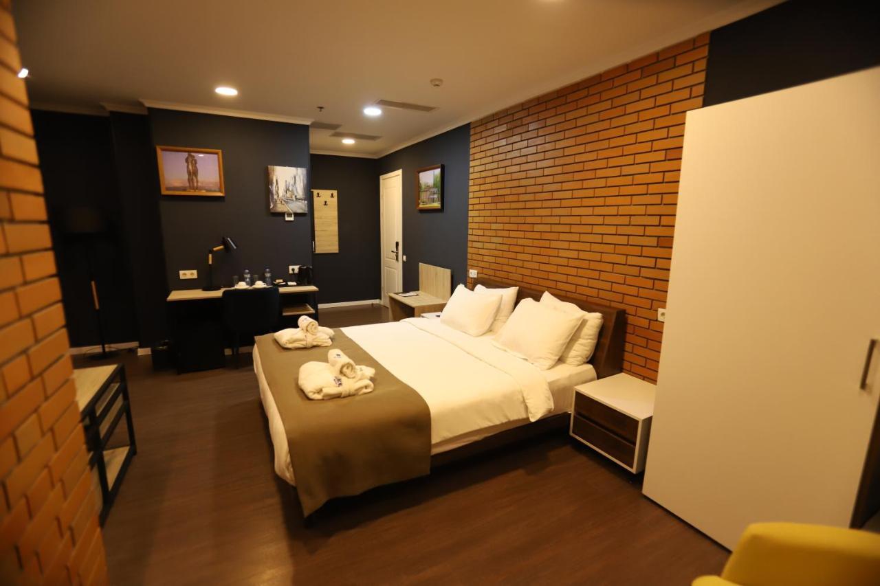 Bricks Hotel Tbilisi Esterno foto
