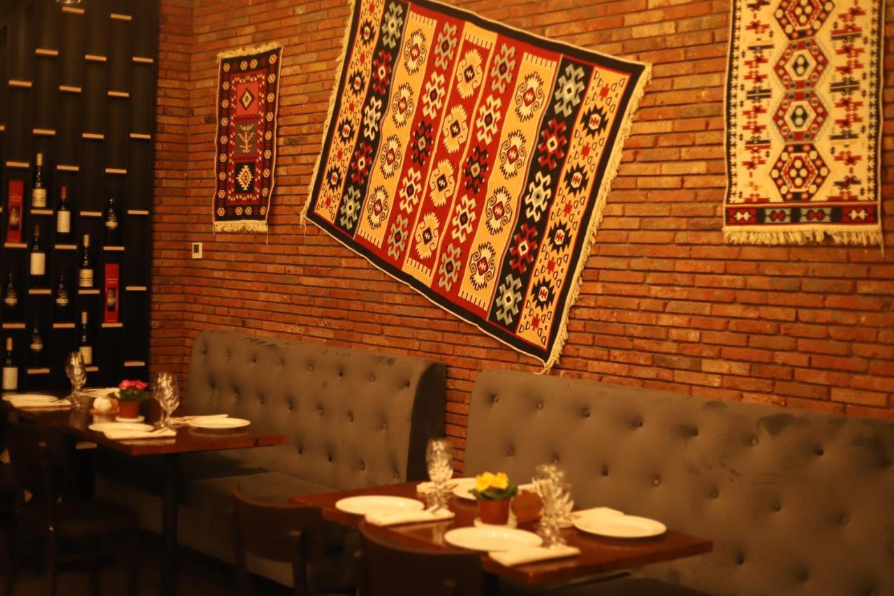 Bricks Hotel Tbilisi Esterno foto