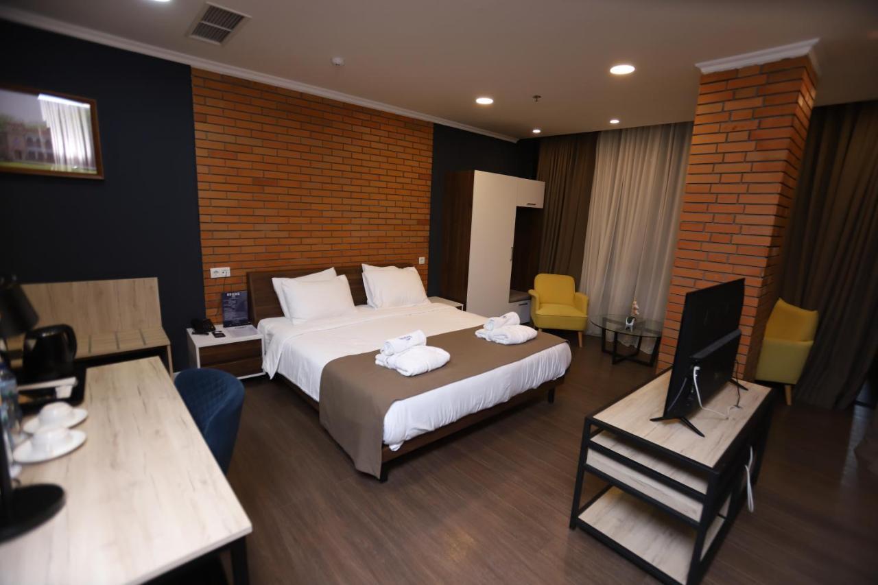 Bricks Hotel Tbilisi Esterno foto