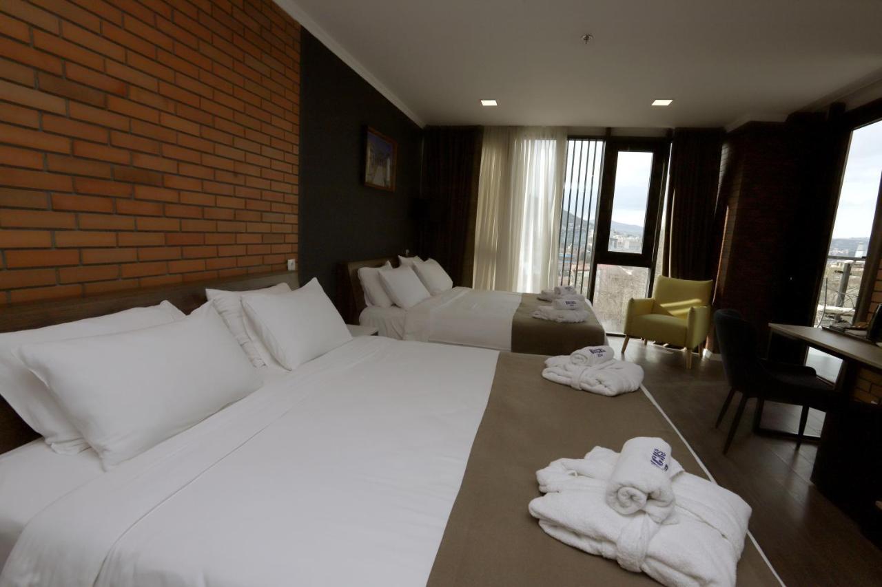 Bricks Hotel Tbilisi Esterno foto