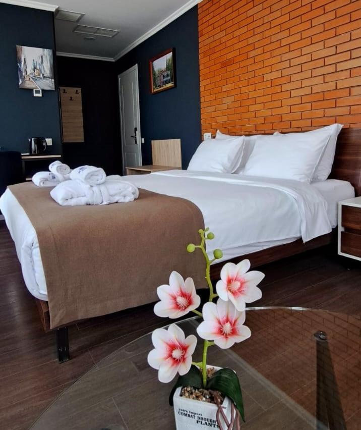 Bricks Hotel Tbilisi Esterno foto