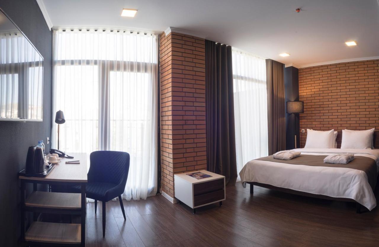 Bricks Hotel Tbilisi Esterno foto