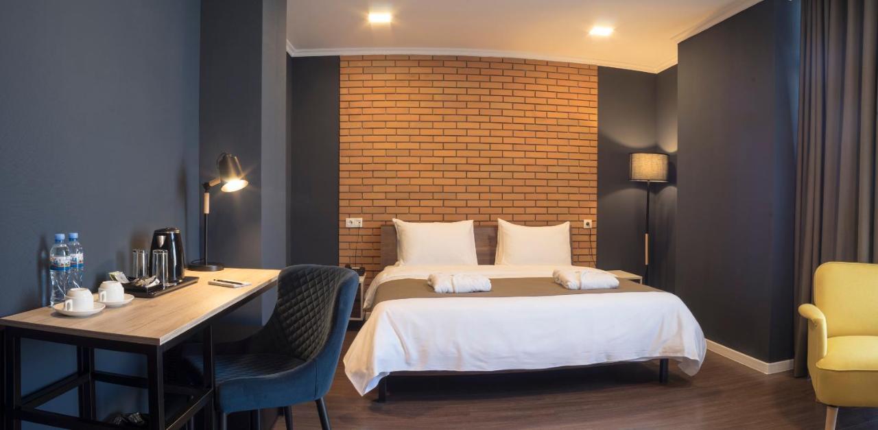 Bricks Hotel Tbilisi Esterno foto