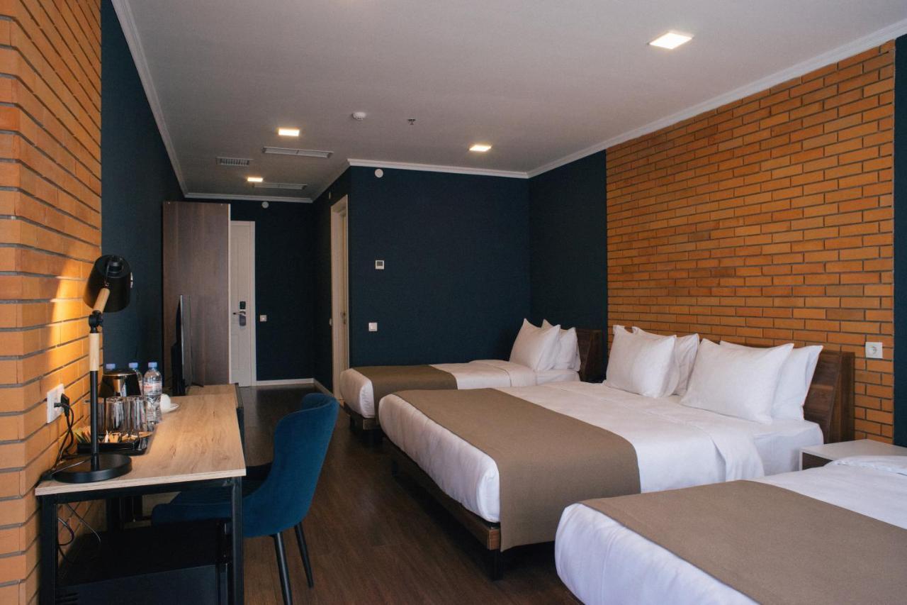 Bricks Hotel Tbilisi Esterno foto